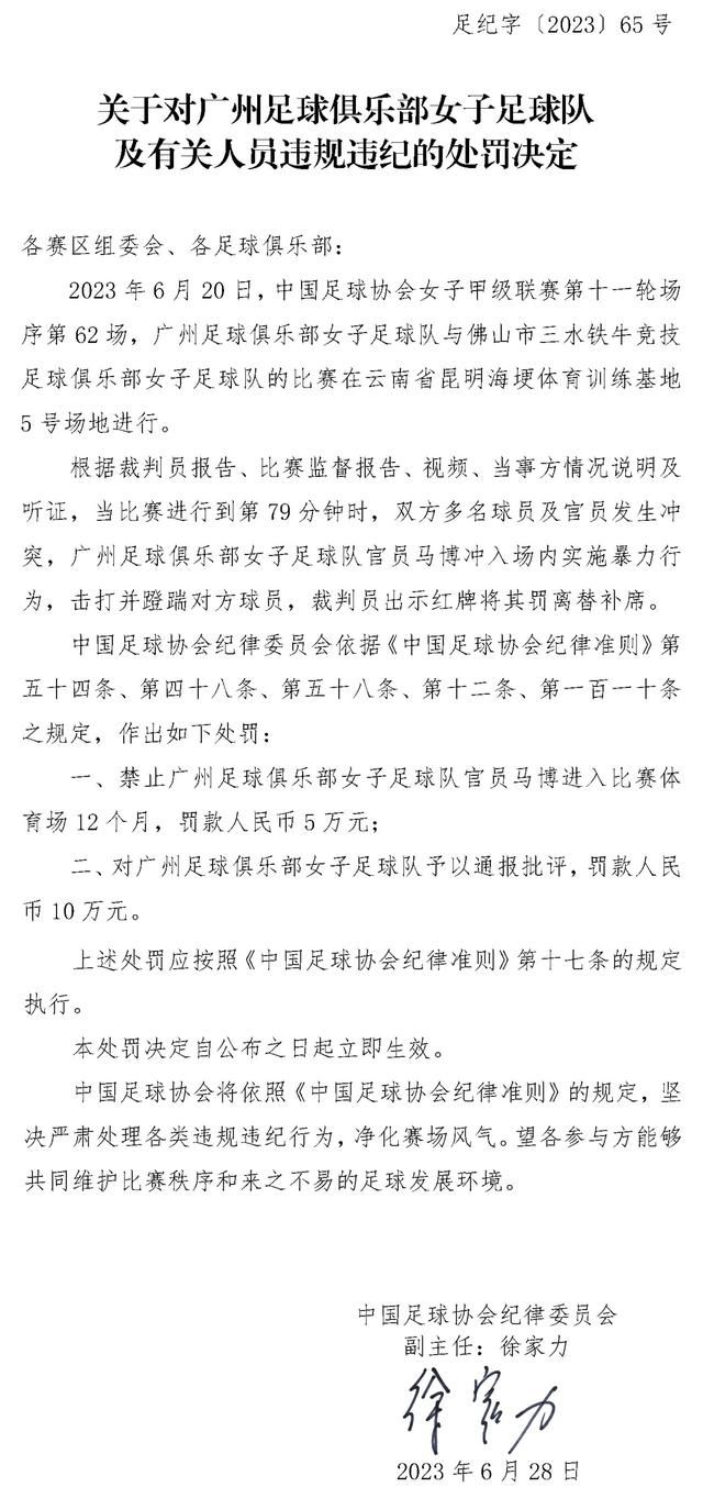 与此同时，他的脚尖，在地面上轻轻滑动，看似没什么异常，但叶辰还是察觉到了对方的意图。